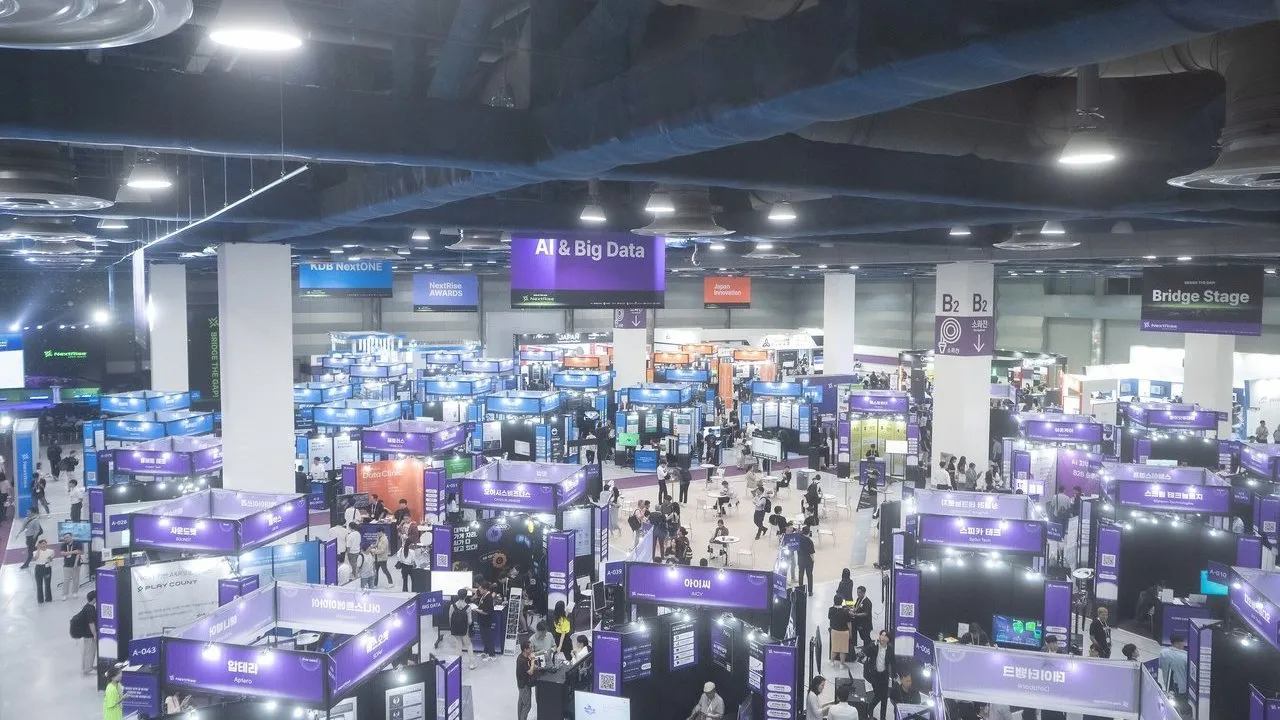 Crowded technology exhibition hall with purple booths and an “AI & Big Data” sign overhead.